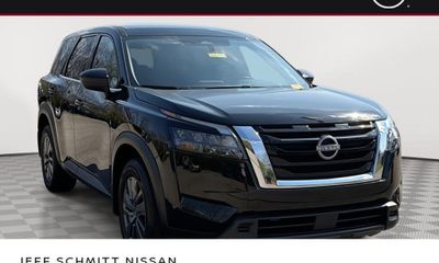 2025 Nissan Pathfinder S