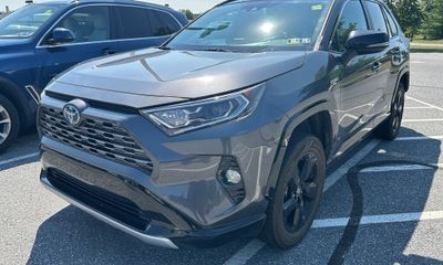 2019 Toyota RAV4 XSE HV