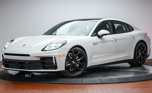 2026 Porsche Panamera 4