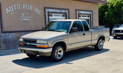 2000 Chevrolet S-10 Pickup LS