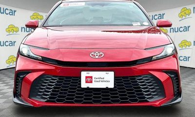2025 Toyota Camry SE