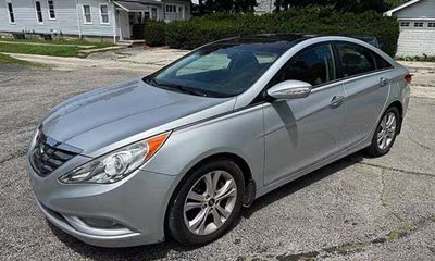 2012 Hyundai Sonata Middle Level