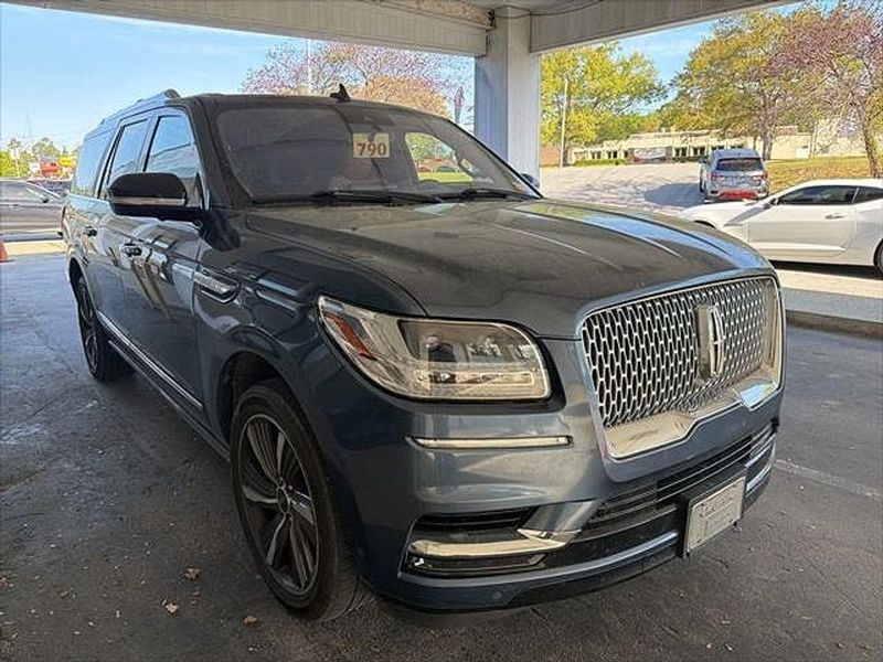 2019 Lincoln Navigator L — a typically priced live listing