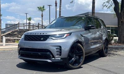 2025 Land Rover Discovery P360 Dynamic SE