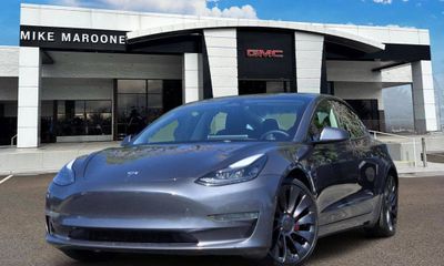2023 Tesla Model 3 Performance