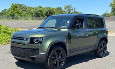 2026 Land Rover Defender 110 S