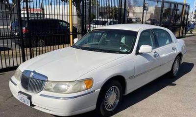 1999 Lincoln Town CAR Executive