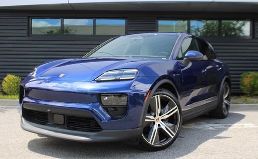 2025 Porsche Macan 4S Electric