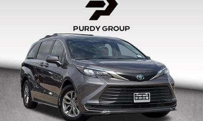 2024 Toyota Sienna LE