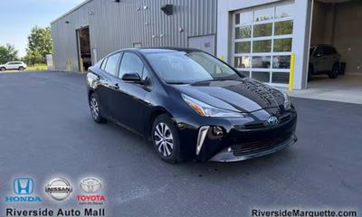 2022 Toyota Prius XLE E