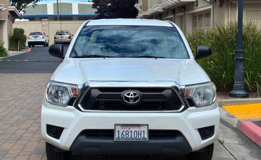 2013 Toyota Tacoma Delux