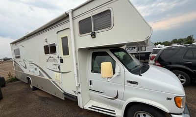 2002 Ford E-450 Super Duty Base