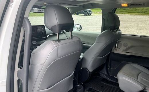 2022 Toyota Sienna Limited