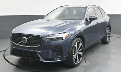 2024 Volvo XC60 Ultimate Dark