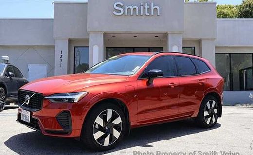 2024 Volvo XC60 Plus Dark
