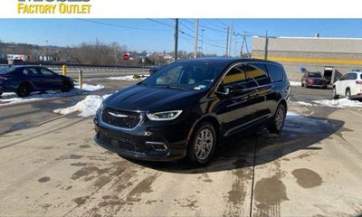 2025 Chrysler Pacifica Select