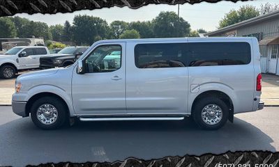 2018 Nissan NV V8 SL