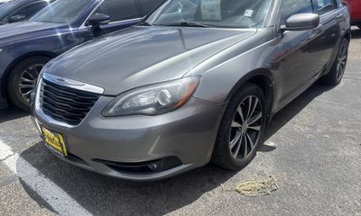 2013 Chrysler 200 Touring