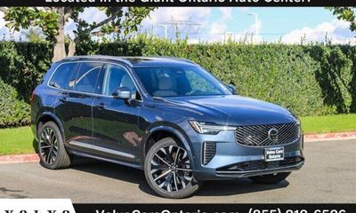 2026 Volvo XC90 Plus Bright