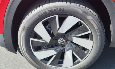 2024 Volkswagen Atlas Cross Sport SE W Technology