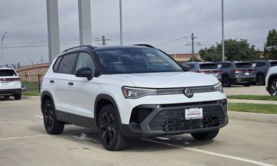 2026 Volkswagen Taos SE Black