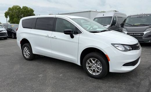 2026 Chrysler Voyager LX