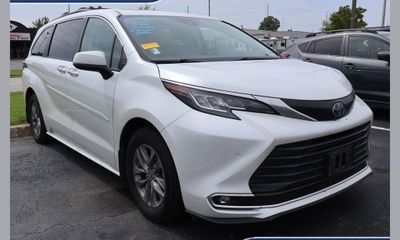 2022 Toyota Sienna XLE