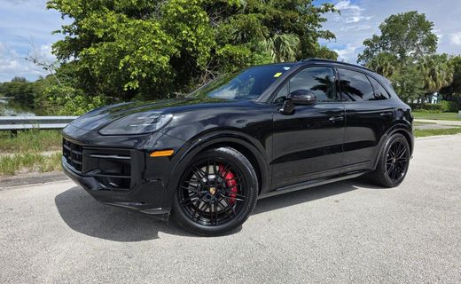2025 Porsche Cayenne GTS