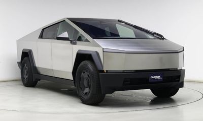 2025 Tesla Cybertruck Long Range