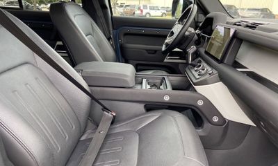 2022 Land Rover Defender 110 SE