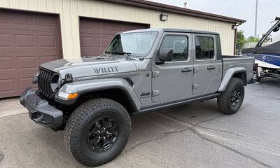 2023 Jeep Gladiator Sport