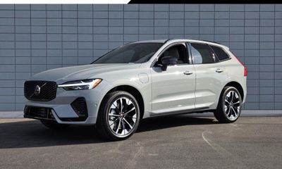 2026 Volvo XC60 Plus Dark