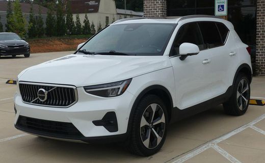 2024 Volvo XC40 Plus Bright