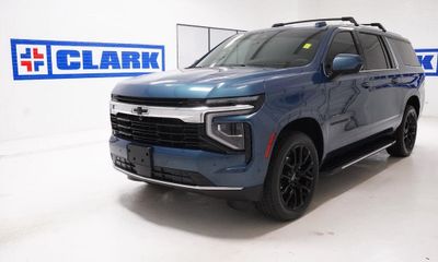 2025 Chevrolet Suburban LS