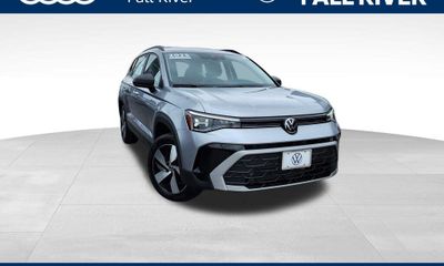 2025 Volkswagen Taos 4Motion S