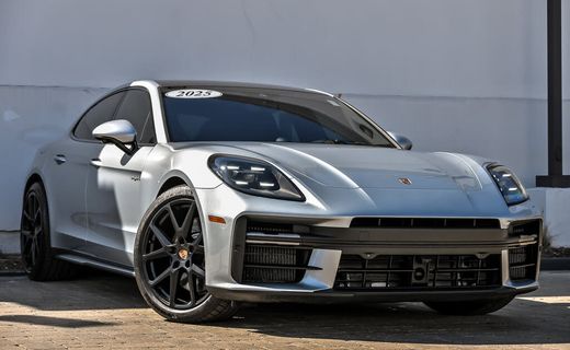 2025 Porsche Panamera 4