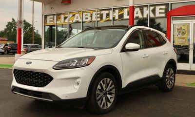2022 Ford Escape Titanium Fhev