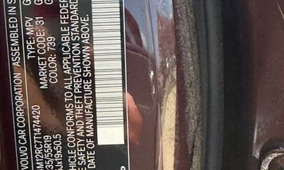 2026 Volvo XC60 Plus Dark