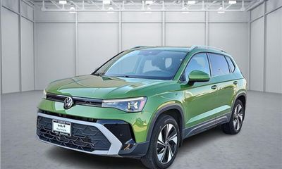 2025 Volkswagen Taos 4Motion SE