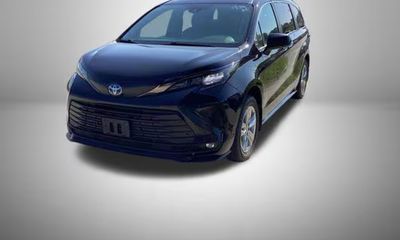 2022 Toyota Sienna XLE Woodland Edition