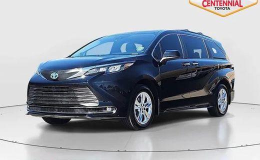 2025 Toyota Sienna XLE