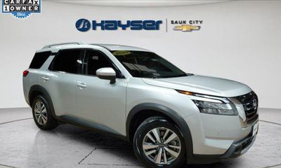 2025 Nissan Pathfinder SL