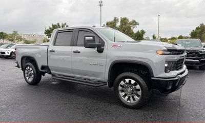 2025 Chevrolet Silverado HD Custom
