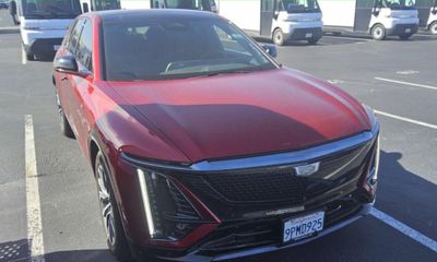 2024 Cadillac Lyriq Sport 3