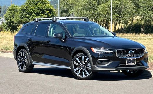2025 Volvo V60CC Ultra