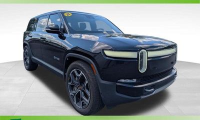 2024 Rivian R1S Adventure