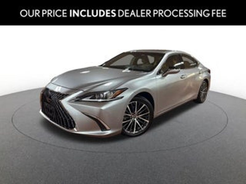 2023 Lexus ES — a typically priced live listing