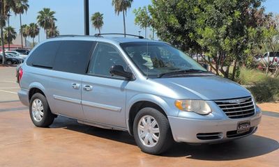 2006 Chrysler Town AND Country Touring