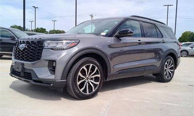 2025 Ford Explorer ST Line