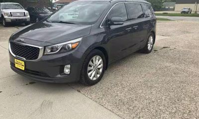 2016 Kia Sedona EX Middle Level